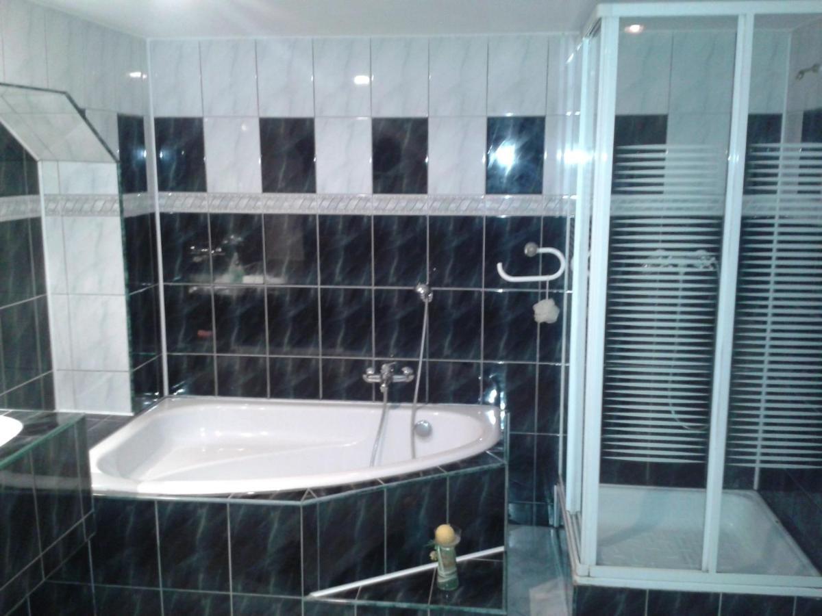 Spacious Holiday Home In Stara Kamienica With Pond Buitenkant foto